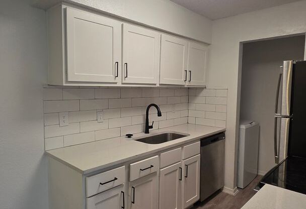 2 beds, 2 baths, 877 sqft, $1,299, Unit 0610