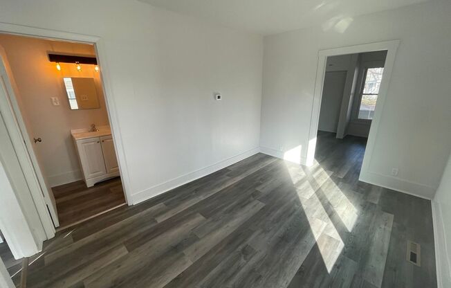 306 E Hillsdale