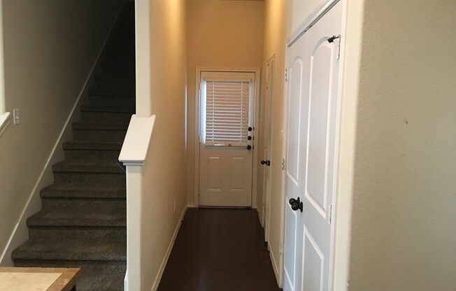Beautiful 3 Bedroom Townhome, Kyle, Texas!