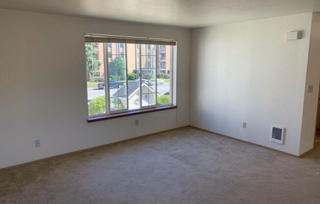 Everett Garden Court