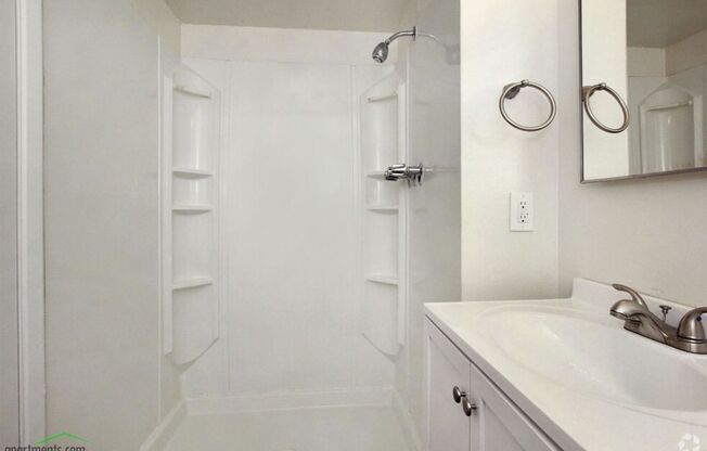 1 bed, 1 bath, 820 sqft, $1,299, Unit W209