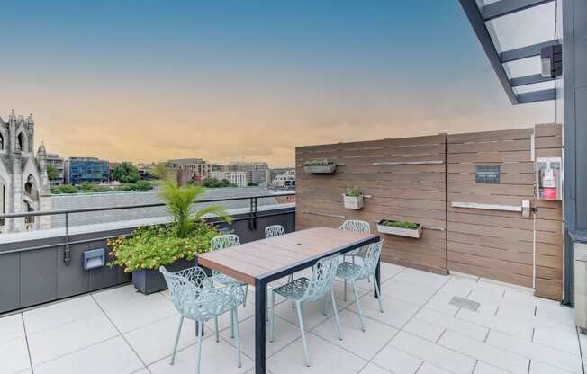 Boutique Apartments DC with Rooftop Alfresco Dining and Outdoor Kitchen Bar and Grill-2011 15th Street, Washington DC