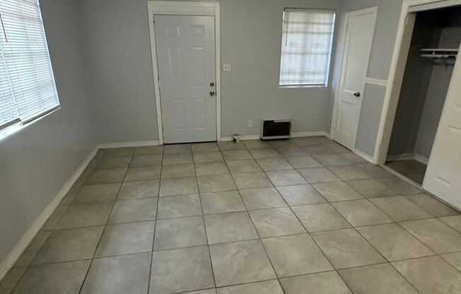 Studio, 1 bath, 600 sqft, $750, Unit 230