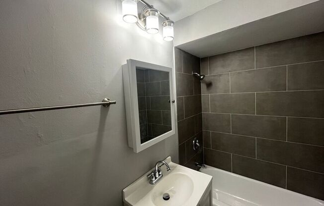 2149 W 119 ST