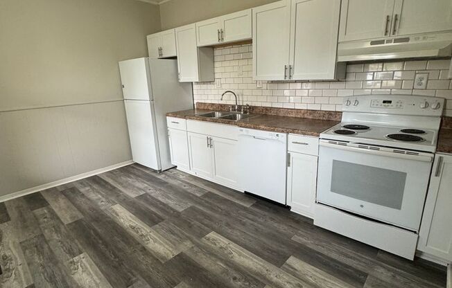 3 beds, 1 bath, $1,325