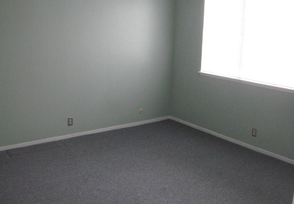 565 8 AVE