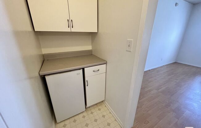 Studio, 1 bath, 350 sqft, $1,650, Unit 5