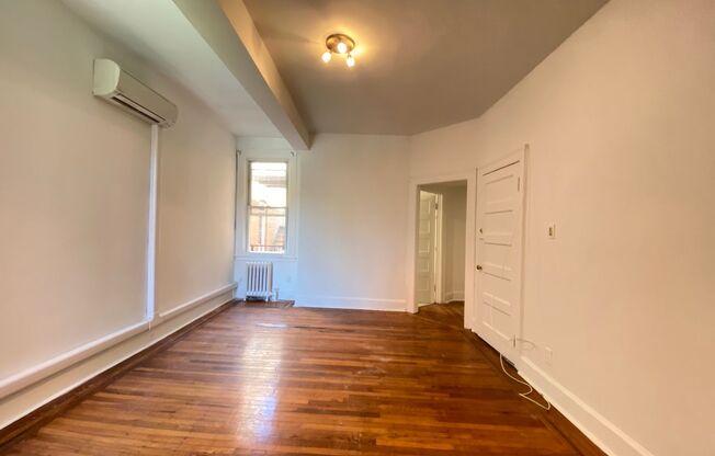 2 beds, 1 bath, 1,000 sqft, $1,948, Unit 3035 N. Calvert St. C4