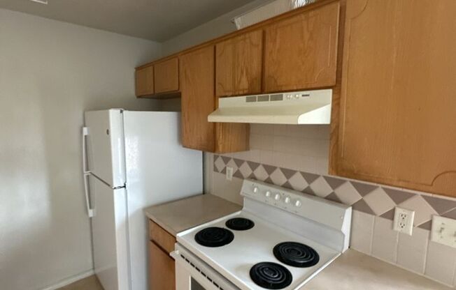 2 beds, 1 bath, 857 sqft, $675, Unit B