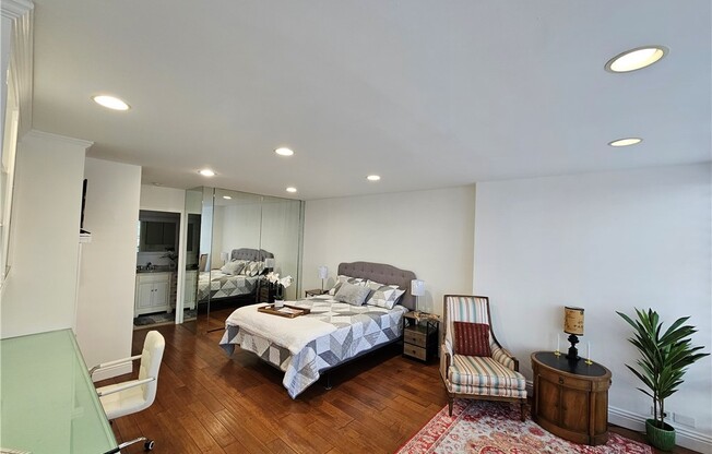 1 bed, 2 baths, 888 sqft, $4,995, Unit 2204
