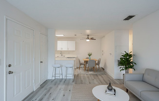 2 beds, 1 bath, 765 sqft, $1,650, Unit 33