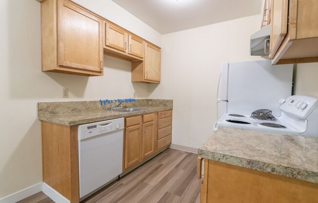 2232 SE Pine St - Units #3 & #6: Get 1 Month Free!