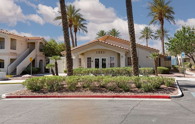 2 beds, 2 baths, $1,250, Unit Bldg KK