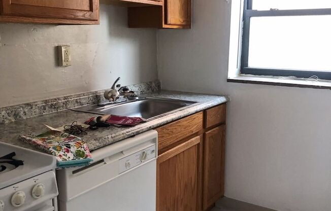1 bed, 1 bath, $1,095, Unit B6