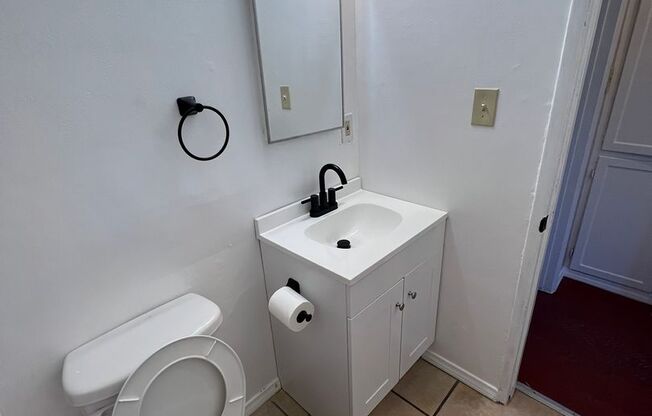 2 beds, 1 bath, $2,800, Unit 12