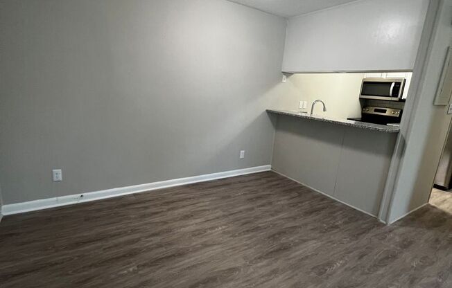 2 beds, 1.5 baths, 990 sqft, $1,025, Unit 4414-B