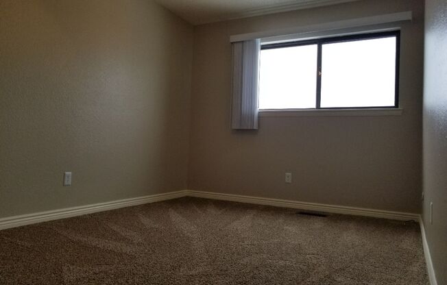 2 beds, 1 bath, 1,032 sqft, $1,045, Unit 1037C