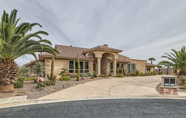 Beautiful single story Lake Las Vegas home with pool