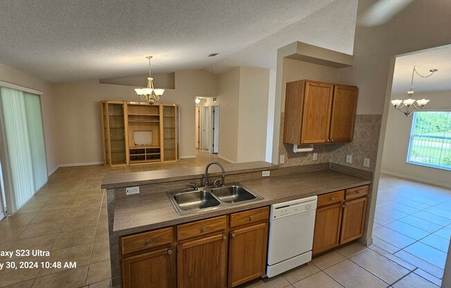 Beautifully Maintained Home In Palm Harbor