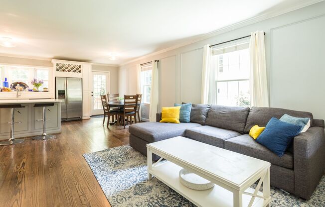 814 Chamberlain St. - Adorable Renovated Cottage in Village District