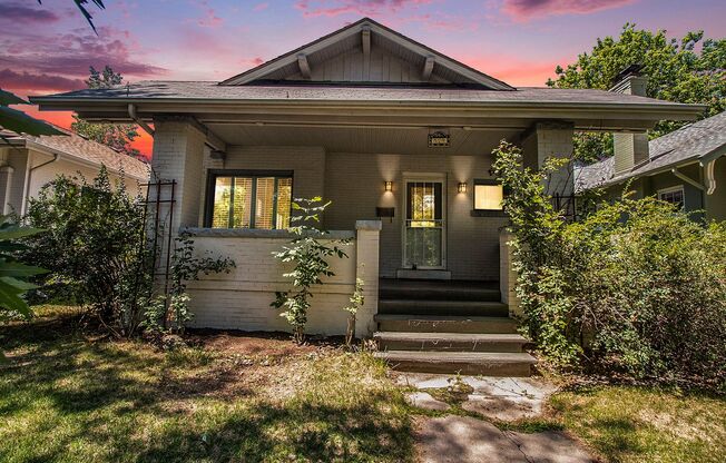 Charming Brick Bungalow Near Cheesman Park and Alamo Placita Historic District