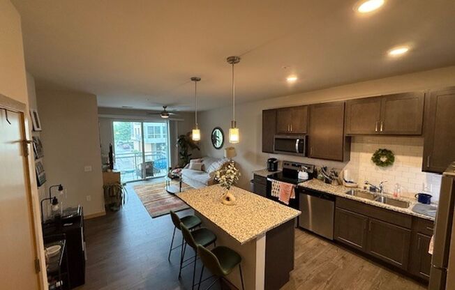 2 beds, 2 baths, 998 sqft, $2,370, Unit 207