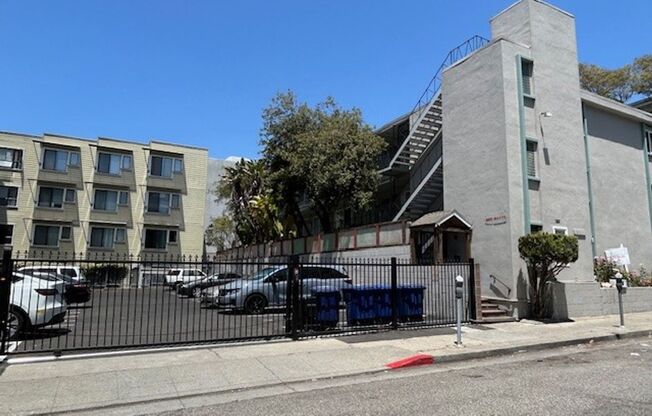*** Comfortable, cozy 1-bdr right at downtown Shattuck Ave.
