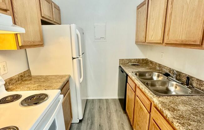 3 beds, 1 bath, 1,000 sqft, $1,600, Unit #18