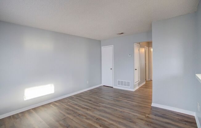 313 Queens Ct S 4-plex