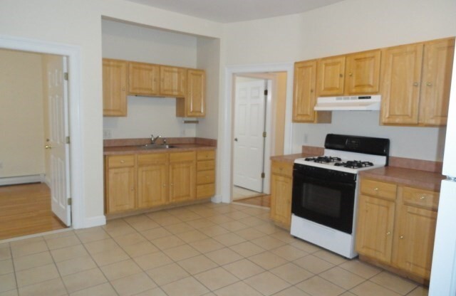 3 beds, 1 bath, 1,400 sqft, $2,800, Unit 1