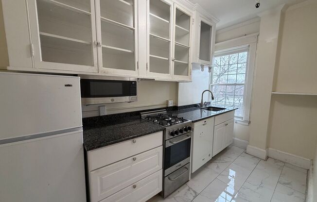 1 bed, 1 bath, 650 sqft, $2,310, Unit 401