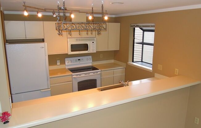 2-Bed, 2-Bath Ideally Located Redmond Condo w/ Private Balcony!