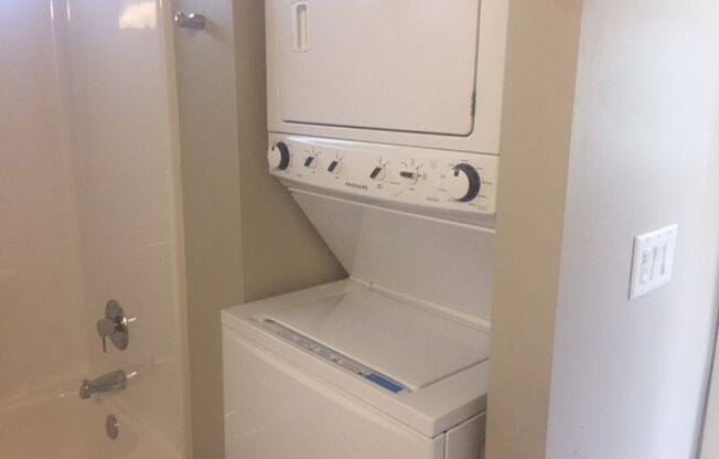 Studio, 1 bath, 600 sqft, $1,550, Unit B