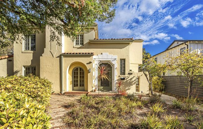 Welcome to this stunning 4 bedroom, 3 bathroom home in the desirable Palo Alto, CA.