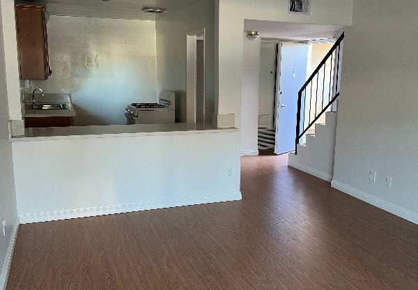 305 N Vinedo Ave 5