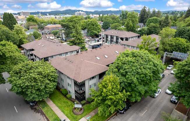 Broadway Center | Exterior