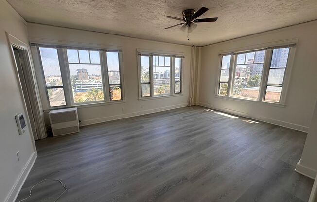 Bright & Spacious 1 Bed / 1 Bath in the Heart of Downtown Long Beach – $2,195