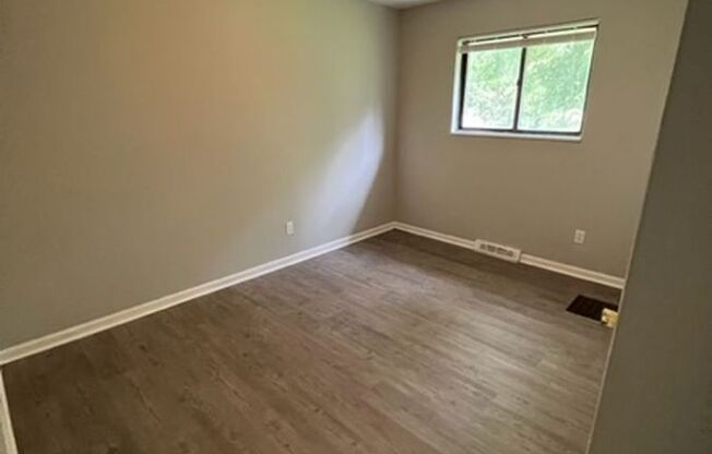 487 WHISPERING HLS DR