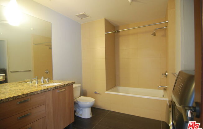 1 bed, 1 bath, 470 sqft, $2,000, Unit 907
