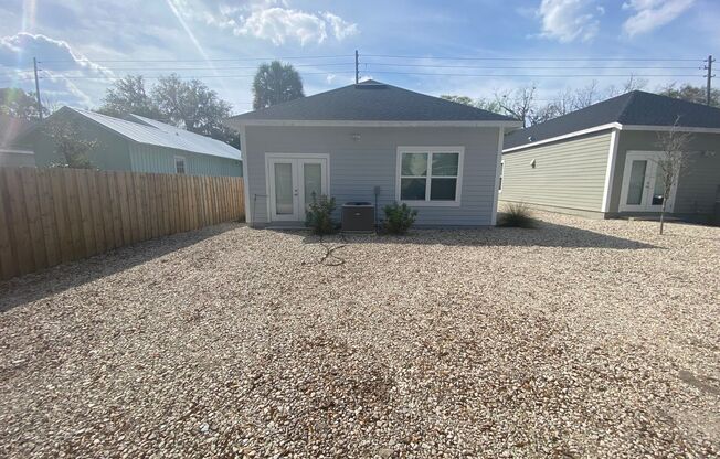 3 beds, 2 baths, $2,600