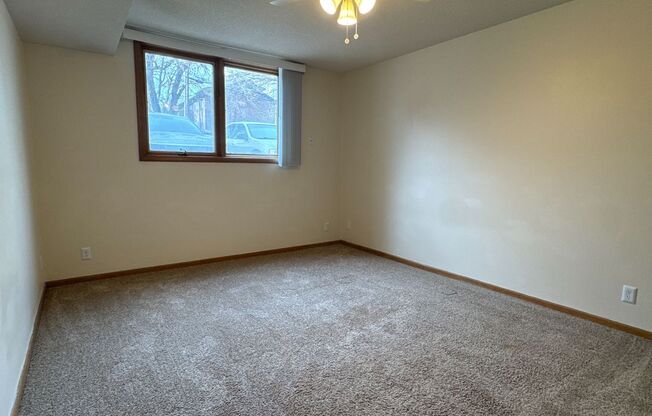 1 bed, 1 bath, $775, Unit 5