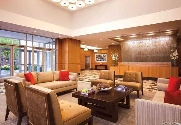 4026 COLLEGE PT BLVD