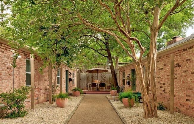 CHARACTER AND CHARM COURTYARD DUPLEX