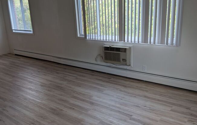2 beds, 1 bath, 900 sqft, $1,350, Unit Unit 207