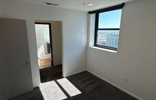 2 beds, 2 baths, 847 sqft, $1,595, Unit 917