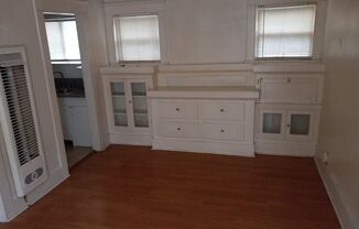 Studio, 1 bath, 390 sqft, $1,275, Unit 06