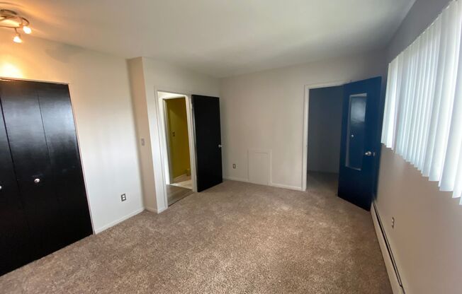 1 bed, 1 bath, 740 sqft, $1,125, Unit 8