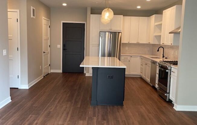 1 bed, 1 bath, 956 sqft, $2,845, Unit 404