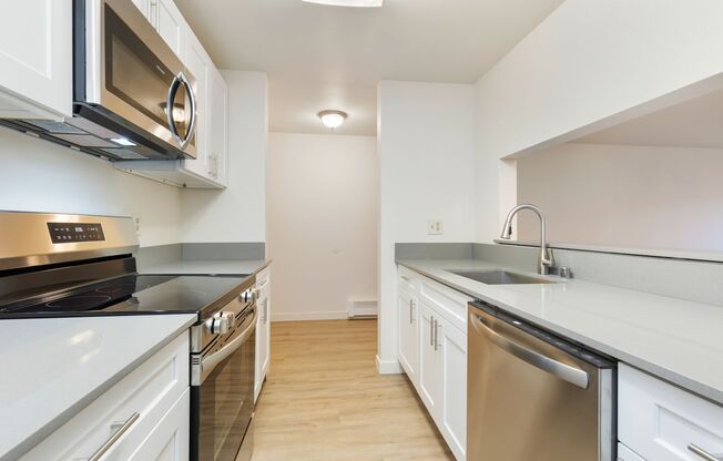 1 bed, 1 bath, 685 sqft, $1,470, Unit 404