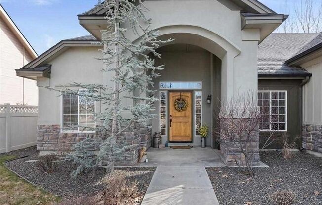 Beautiful 4 bedroom/3 full bath with Large Guest quarters in Vienna Woods